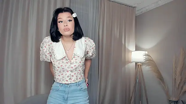 heylilshawty online show from February 22, 8:29 pm