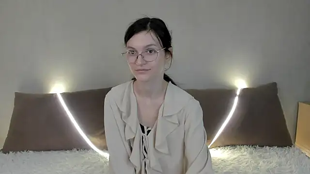 ThoraMarola online show from April 17, 7:44 am