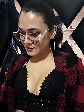 Snapshot of Freyarosse chatting on February 3, 12:10 pm Freyarosse online show from February 3, 12:10 pm