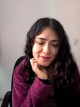 Snapshot of Freyarosse chatting on February 9, 2:54 pm Freyarosse online show from February 9, 2:54 pm