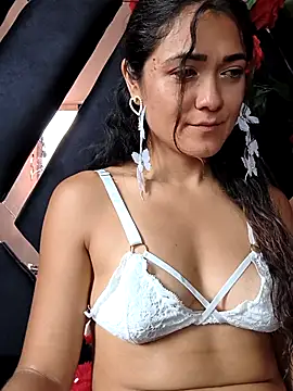 Snapshot of Freyarosse chatting on February 17, 9:10 pm Freyarosse online show from February 17, 9:10 pm