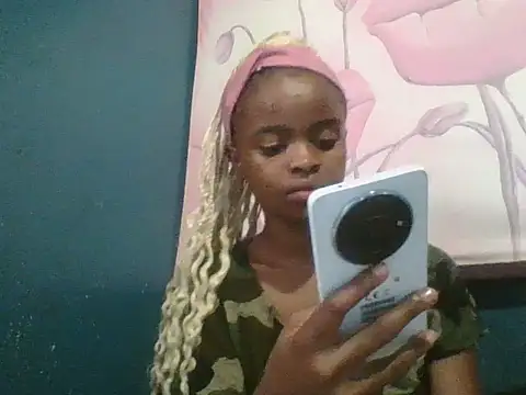 petitemew online show from March 22, 3:04 pm