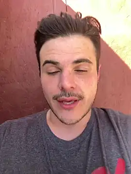 Snapshot of Derekmars chatting on April 5, 10:40 pm Derekmars online show from April 5, 10:40 pm