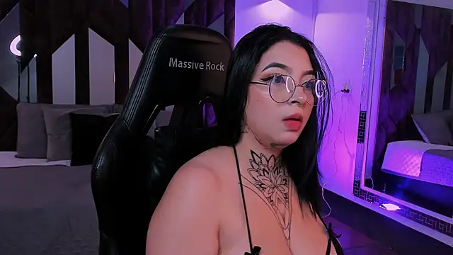 Snapshot of Mila_laurent1 chatting on February 23, 11:02 pm Mila laurent1 online show from February 23, 11:02 pm