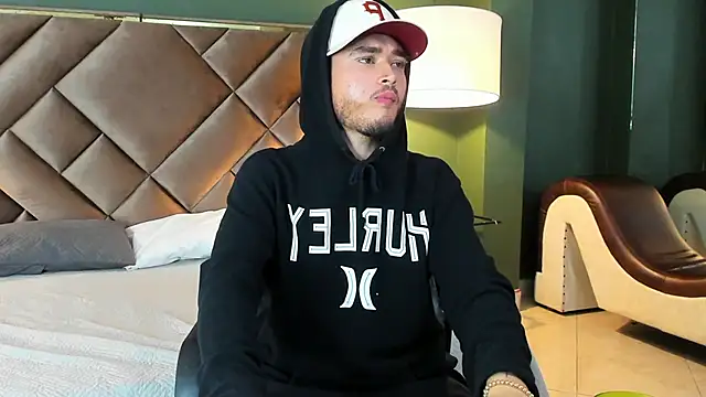 Salvattore Muller online show from February 9, 6:39 am