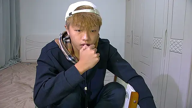 Chocolates-001 online show from February 21, 10:27 am