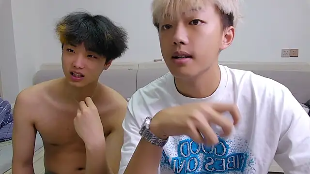 Chocolates-001 online show from April 2, 8:34 am