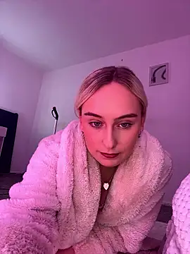 Snapshot of Scarletbx chatting on January 14, 3:01 am Scarletbx online show from January 14, 3:01 am