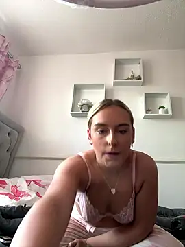 Snapshot of Scarletbx chatting on January 15, 9:58 am Scarletbx online show from January 15, 9:58 am