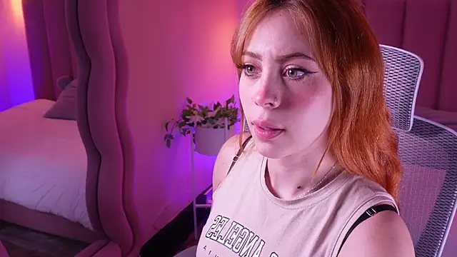 Snapshot of Maxiine chatting on February 8, 11:02 am Maxiine online show from February 8, 11:02 am