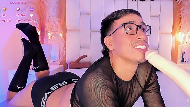 Mr aronnn  online show from February 8, 1:53 am