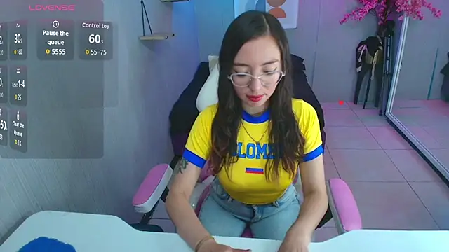 Snapshot of Veronica_miiller chatting on June 23, 7:12 pm Veronica miiller online show from June 23, 7:12 pm