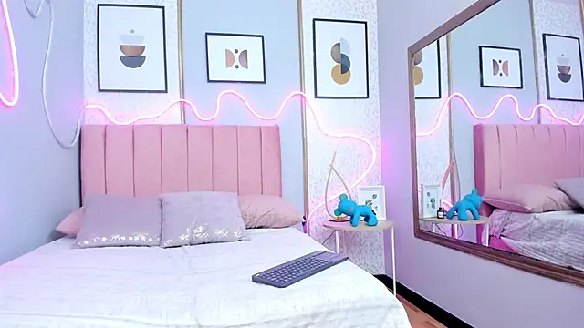 SAMMYLEWISMD online show from February 4, 1:22 am