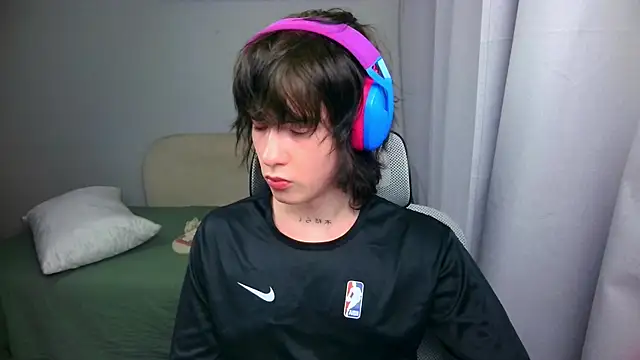 LeonBoykisser online show from June 3, 3:17 pm