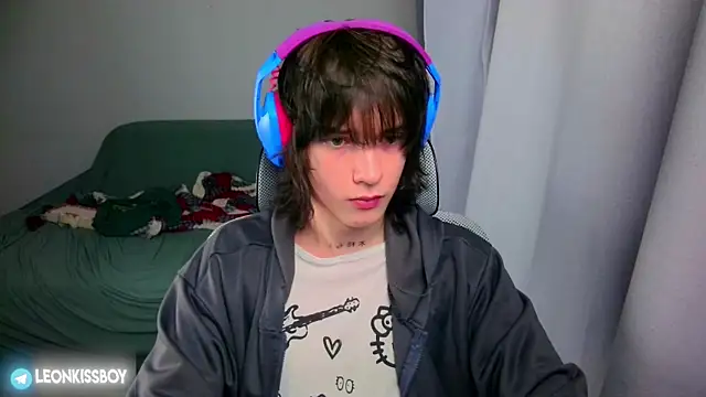Snapshot of LeonBoykisser chatting on June 30, 2:18 pm LeonBoykisser online show from June 30, 2:18 pm