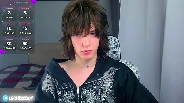 Snapshot of LeonBoykisser chatting on July 1, 3:45 pm LeonBoykisser online show from July 1, 3:45 pm