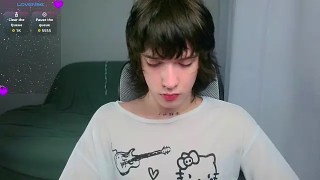 Snapshot of LeonBoykisser chatting on July 7, 3:42 am LeonBoykisser online show from July 7, 3:42 am
