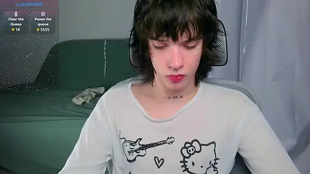 Snapshot of LeonBoykisser chatting on July 7, 12:20 pm LeonBoykisser online show from July 7, 12:20 pm