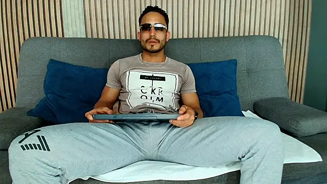 Vans Ross online show from February 4, 7:20 pm