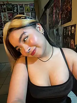 Snapshot of pinkybombon chatting on February 2, 11:25 pm pinkybombon online show from February 2, 11:25 pm