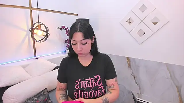 KomiCatt online show from May 21, 12:23 pm