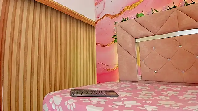 sweet  luna   online show from April 11, 11:03 am