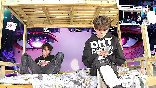 xiaohuangren01 online show from February 4, 1:22 am