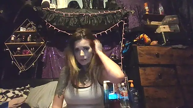 allymoon1369 online show from May 19, 1:28 pm