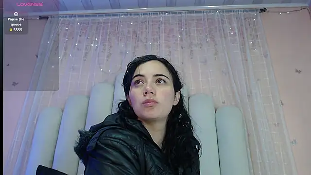 Snapshot of RoseConor_ chatting on February 12, 3:12 am RoseConor online show from February 12, 3:12 am