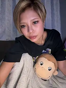 BADBITCHISAKI online show from February 1, 1:31 pm