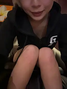 BADBITCHISAKI online show from March 11, 2:23 pm