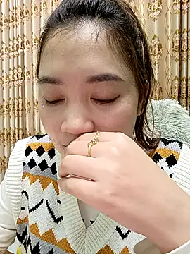 Snapshot of lylinhjim chatting on January 14, 9:48 am lylinhjim online show from January 14, 9:48 am