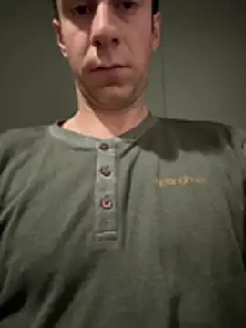 Snapshot of badCecio chatting on January 15, 4:17 am badCecio online show from January 15, 4:17 am