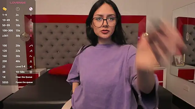 NiccolleHall online show from February 10, 1:15 pm