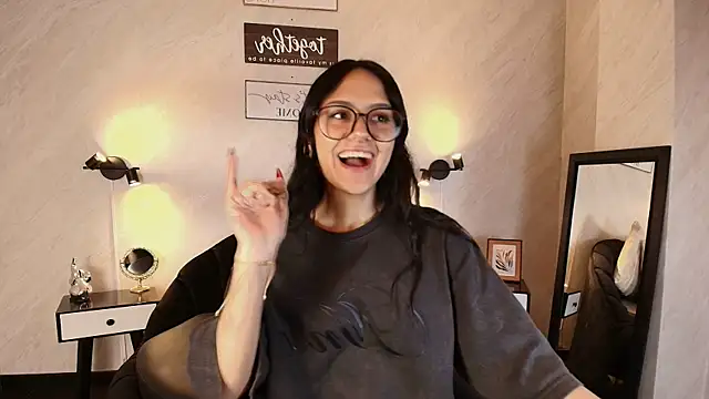 NiccolleHall online show from February 12, 1:17 pm