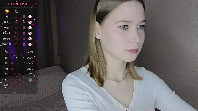 Snapshot of vickky_shy chatting on January 15, 2:21 pm vickky shy online show from January 15, 2:21 pm