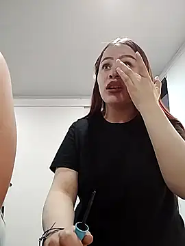 Snapshot of Crystaa12 chatting on February 11, 12:32 pm Crystaa12 online show from February 11, 12:32 pm