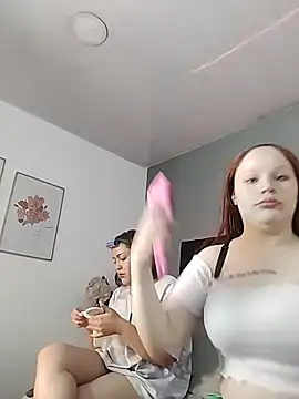 Snapshot of Crystaa12 chatting on February 12, 12:33 pm Crystaa12 online show from February 12, 12:33 pm