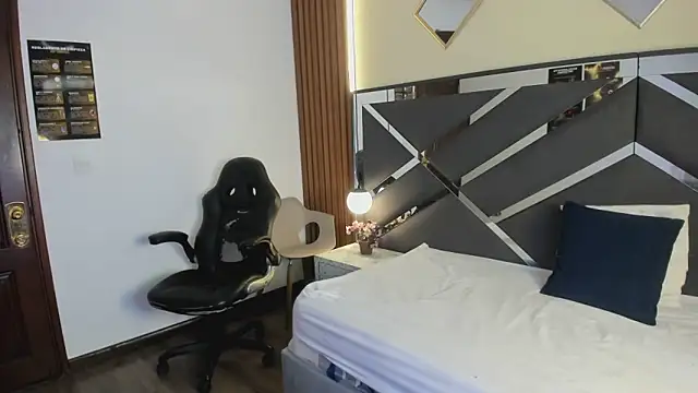 Ambarross  online show from April 10, 1:27 pm