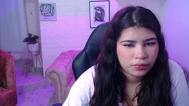 Snapshot of carolineeh_ chatting on January 15, 9:51 pm carolineeh online show from January 15, 9:51 pm