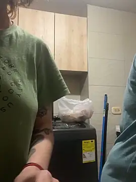 Snapshot of RavenEllieUniverse chatting on February 17, 1:46 am RavenEllieUniverse online show from February 17, 1:46 am