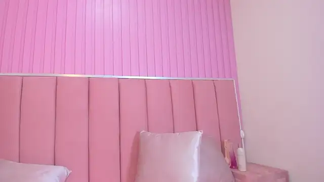 Snapshot of Zoehoney_hl chatting on February 7, 8:40 am Zoehoney hl online show from February 7, 8:40 am