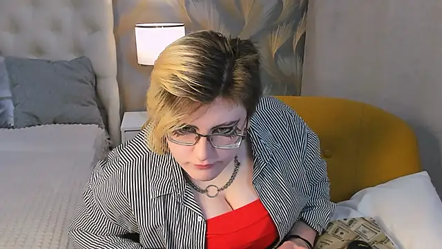 Snapshot of ABSI_GLITCH chatting on February 3, 6:00 am ABSI GLITCH online show from February 3, 6:00 am