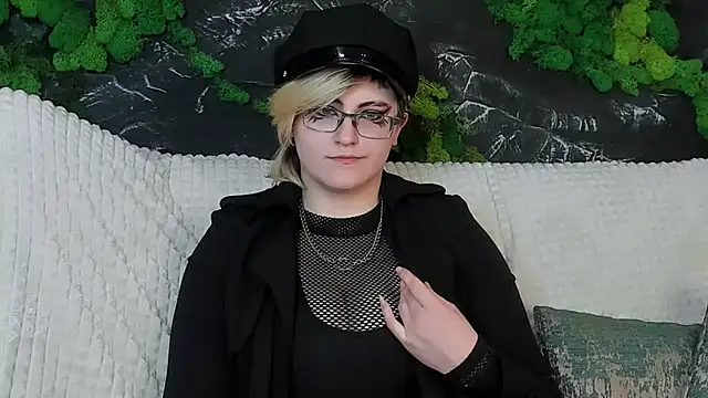 Snapshot of ABSI_GLITCH chatting on February 3, 6:46 pm ABSI GLITCH online show from February 3, 6:46 pm