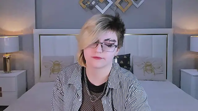 Snapshot of ABSI_GLITCH chatting on February 4, 8:58 pm ABSI GLITCH online show from February 4, 8:58 pm