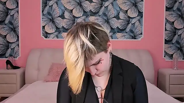 Snapshot of ABSI_GLITCH chatting on February 9, 5:22 am ABSI GLITCH online show from February 9, 5:22 am