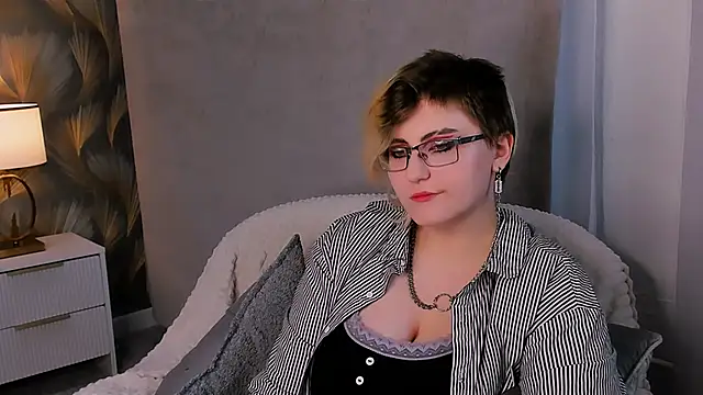 Snapshot of ABSI_GLITCH chatting on February 11, 6:07 am ABSI GLITCH online show from February 11, 6:07 am