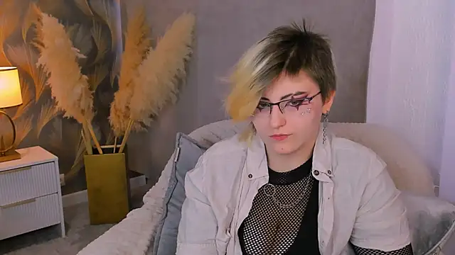 Snapshot of ABSI_GLITCH chatting on February 15, 11:08 am ABSI GLITCH online show from February 15, 11:08 am