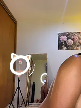 Snapshot of Your_HoneyXXX chatting on February 13, 6:09 am Your HoneyXXX online show from February 13, 6:09 am