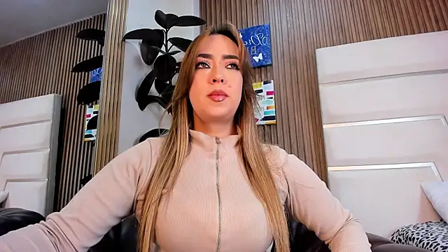 Snapshot of Xara_Shadow chatting on February 27, 10:43 pm Xara Shadow online show from February 27, 10:43 pm